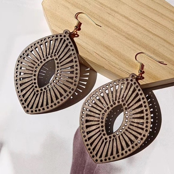 NEW - Bohemian Style Wooden Hollow Earrings Dainty Jewelry - Picture 1 of 5